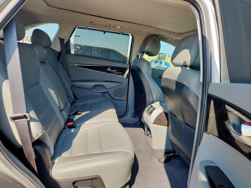 Photo 11 from auction – 2016 KIA SORENTO EX with VIN 5XYPH4A52GG135235