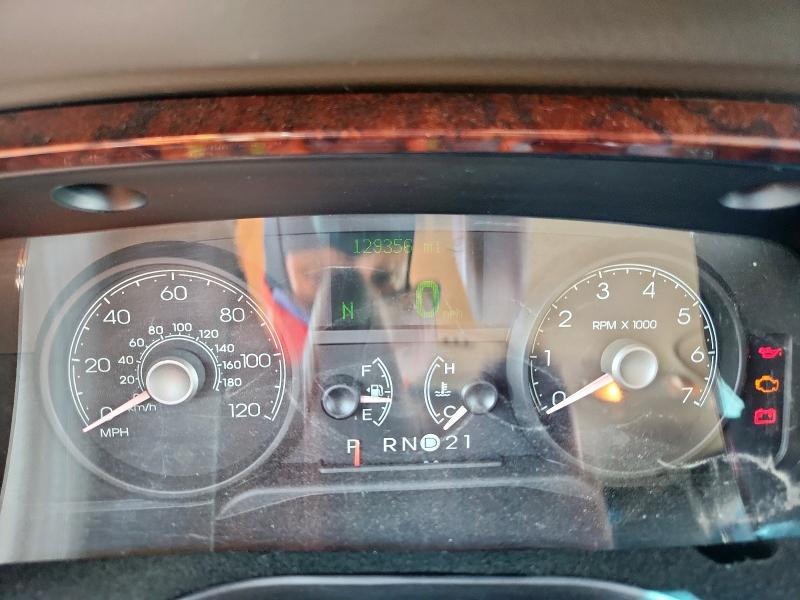 Photo 9 from auction – 2008 LINCOLN TOWN CAR with VIN 2LNHM82V38X648715