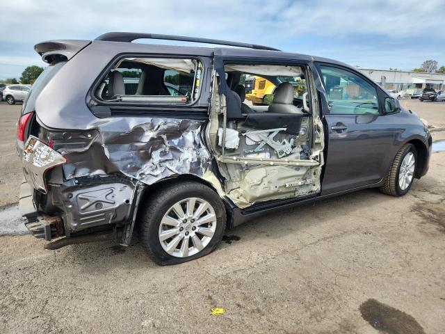 Photo 3 from auction – 2013 TOYOTA SIENNA XLE with VIN 5TDDK3DC2DS063959