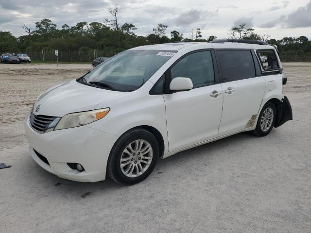 TOYOTA SIENNA XLE 2016 with VIN 5TDYK3DC8GS720138 - Photo from auction