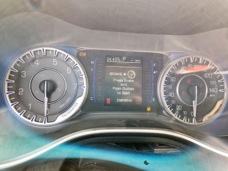 Photo 9 from auction – 2015 CHRYSLER 200 LIMITED with VIN 1C3CCCAB5FN571571