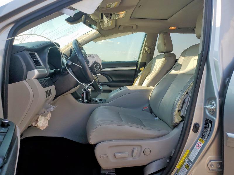 Photo 7 from auction – 2017 TOYOTA HIGHLANDER SE with VIN 5TDJZRFH4HS459228