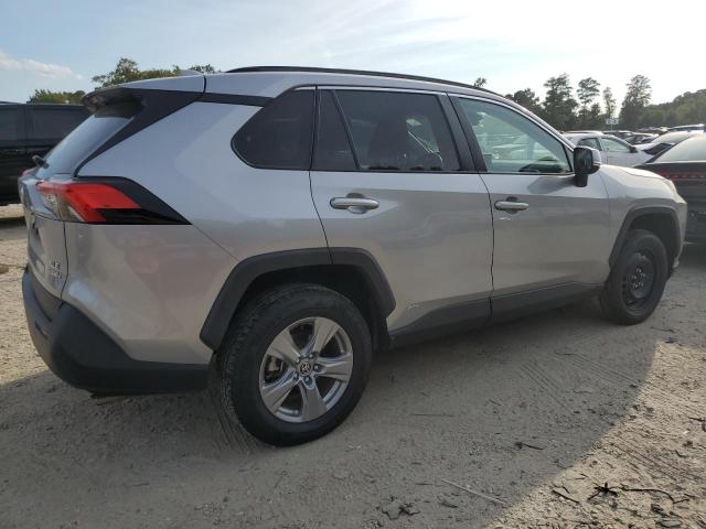 Photo 3 from auction – 2022 TOYOTA RAV4 XLE with VIN 4T3RWRFV2NU050401