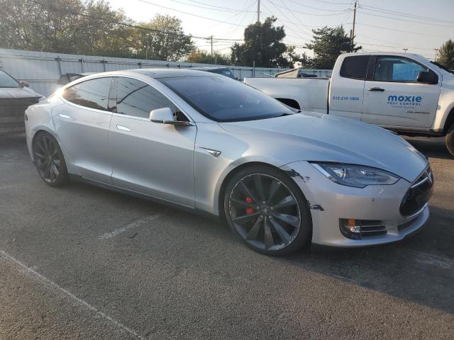 Photo 4 from auction – 2014 TESLA MODEL S with VIN 5YJSA1H21EFP65700