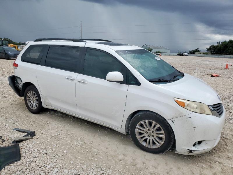 Photo 4 from auction – 2014 TOYOTA SIENNA XLE with VIN 5TDYK3DC4ES448300