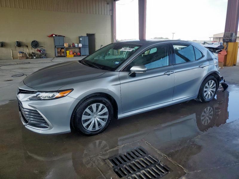 TOYOTA CAMRY LE 2022 with VIN 4T1C31AK2NU574444 - Photo from auction