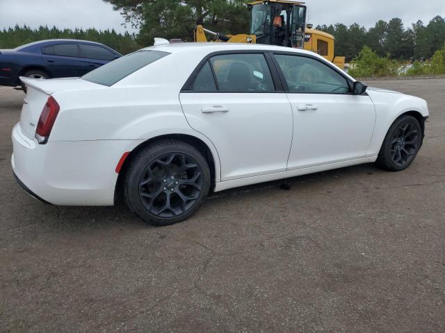 Photo 3 from auction – 2019 CHRYSLER 300 TOURIN with VIN 2C3CCAAG2KH614184