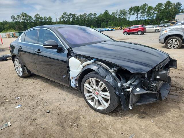 Photo 4 from auction – 2019 JAGUAR XE PREMIUM with VIN SAJAD4FX5KCP54194