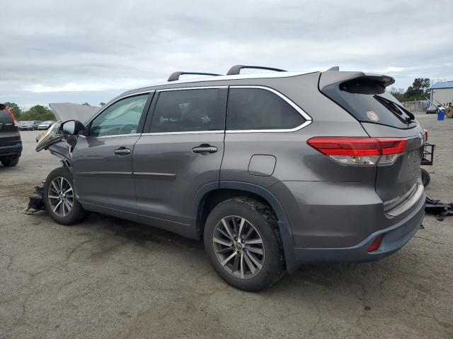 Photo 2 from auction – 2018 TOYOTA HIGHLANDER SE with VIN 5TDJZRFH0JS842282