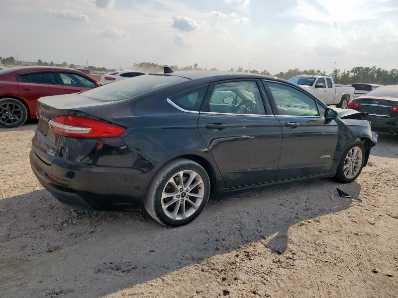 Photo 3 from auction – 2019 FORD FUSION with VIN 3FA6P0LU6KR257368