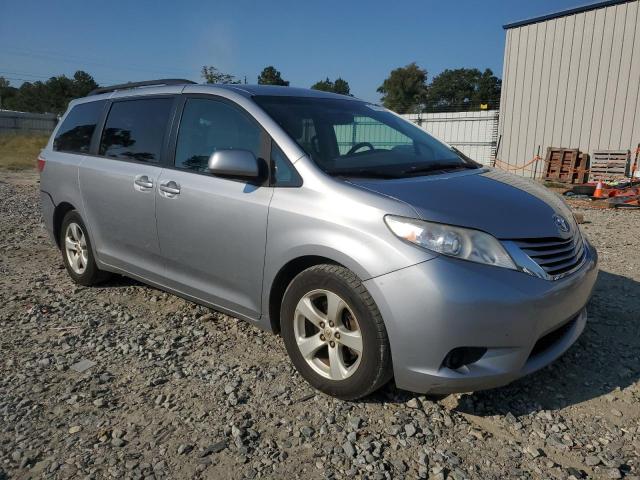 Photo 4 from auction – 2017 TOYOTA SIENNA LE with VIN 5TDKZ3DC1HS898153
