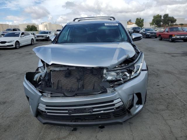 Photo 5 from auction – 2018 TOYOTA HIGHLANDER SE with VIN 5TDJZRFH1JS812949
