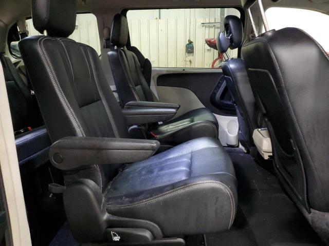 Photo 11 from auction – 2015 CHRYSLER TOWN & COU with VIN 2C4RC1CG1FR742645