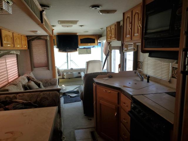 Photo 5 from auction – 2002 WORKHORSE CUSTOM CHASSIS MOTORHOME with VIN 5B4MP67G323346490