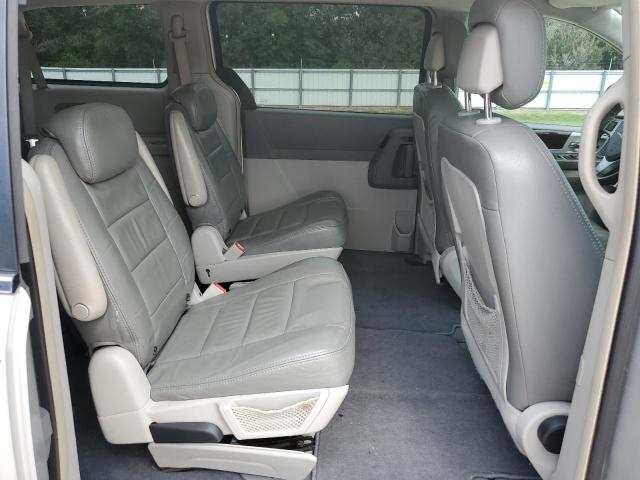Photo 11 from auction – 2010 CHRYSLER TOWN & COU with VIN 2A4RR5D1XAR397893