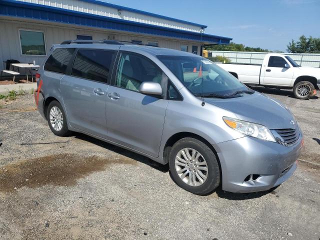 Photo 4 from auction – 2013 TOYOTA SIENNA XLE with VIN 5TDYK3DC8DS399763
