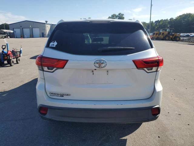 Photo 6 from auction – 2018 TOYOTA HIGHLANDER with VIN 5TDZZRFH8JS245660