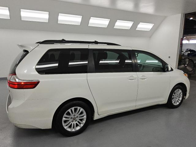 Photo 3 from auction – 2017 TOYOTA SIENNA XLE with VIN 5TDYZ3DC6HS826178