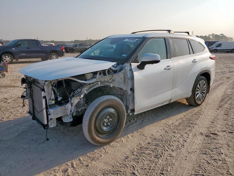 TOYOTA HIGHLANDER 2024 with VIN 5TDKDRAH2RS544080 - Photo from auction