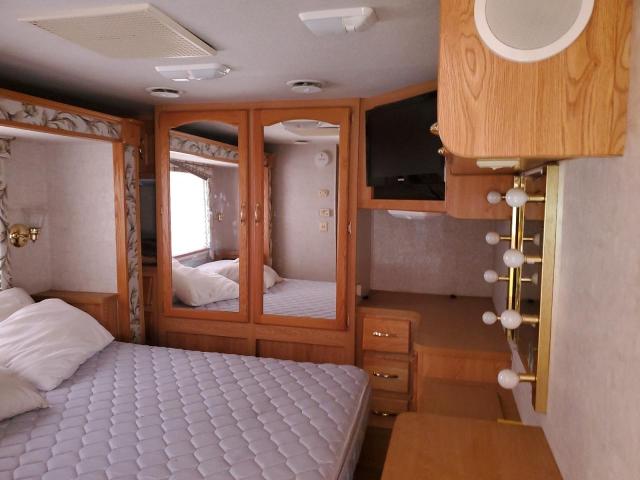 Photo 6 from auction – 2002 WORKHORSE CUSTOM CHASSIS MOTORHOME with VIN 5B4MP67G323346490