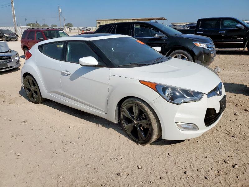Photo 4 from auction – 2017 HYUNDAI VELOSTER with VIN KMHTC6AD5HU323615