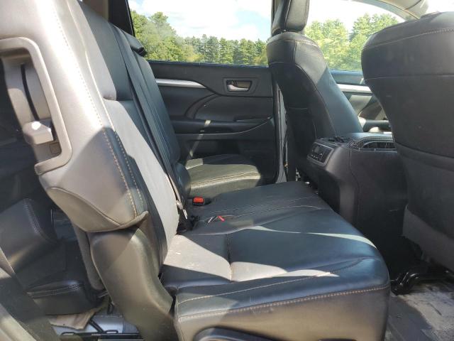 Photo 11 from auction – 2018 TOYOTA HIGHLANDER SE with VIN 5TDJZRFH1JS803359