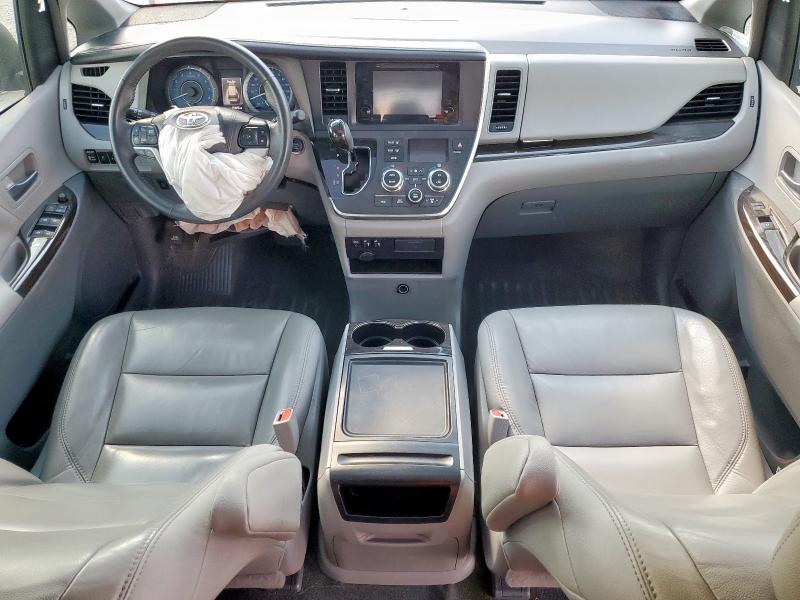Photo 8 from auction – 2017 TOYOTA SIENNA XLE with VIN 5TDYZ3DC0HS800059