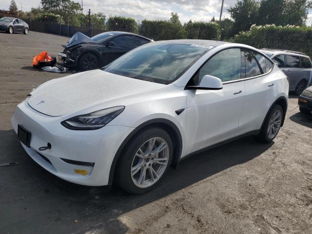 TESLA MODEL Y 2022 with VIN 7SAYGDEE0NF362688 - Photo from auction