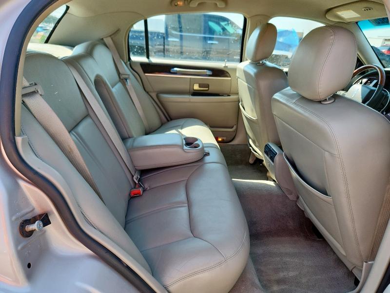 Photo 10 from auction – 2008 LINCOLN TOWN CAR with VIN 2LNHM82V38X648715