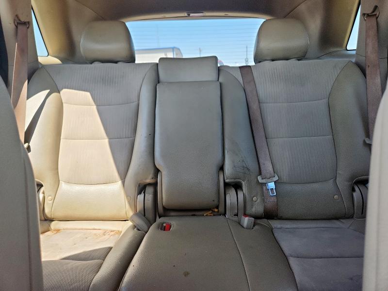 Photo 10 from auction – 2011 KIA SORENTO EX with VIN 5XYKU3A11BG009177