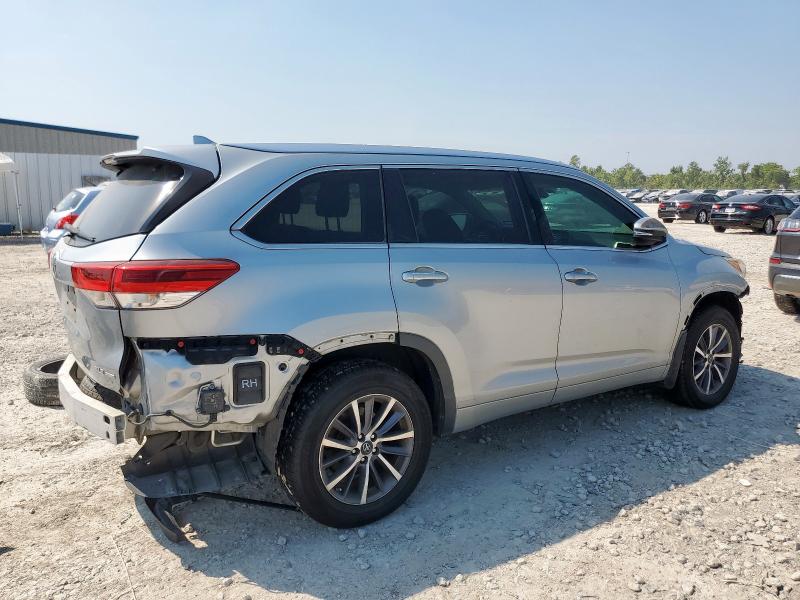 Photo 3 from auction – 2018 TOYOTA HIGHLANDER SE with VIN 5TDJZRFH2JS498308