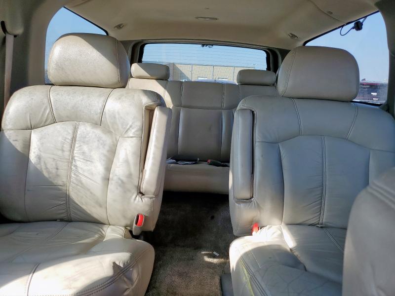 Photo 10 from auction – 2001 CHEVROLET SUBURAN c with VIN 1GNEC16T41J233029