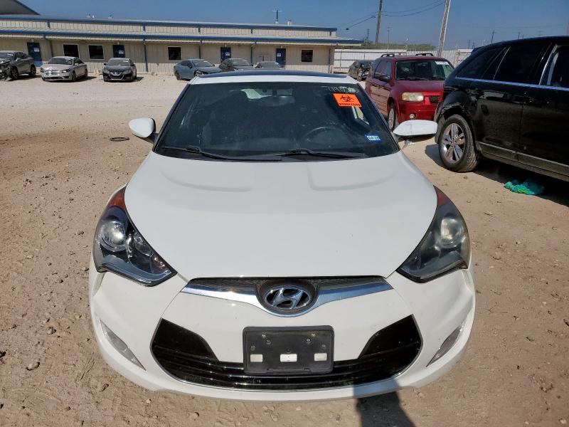 Photo 5 from auction – 2017 HYUNDAI VELOSTER with VIN KMHTC6AD5HU323615