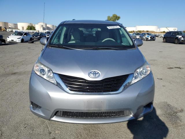 Photo 5 from auction – 2014 TOYOTA SIENNA LE with VIN 5TDKK3DC0ES417017