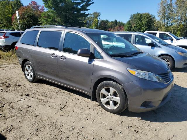 Photo 4 from auction – 2015 TOYOTA SIENNA LE with VIN 5TDKK3DCXFS547873