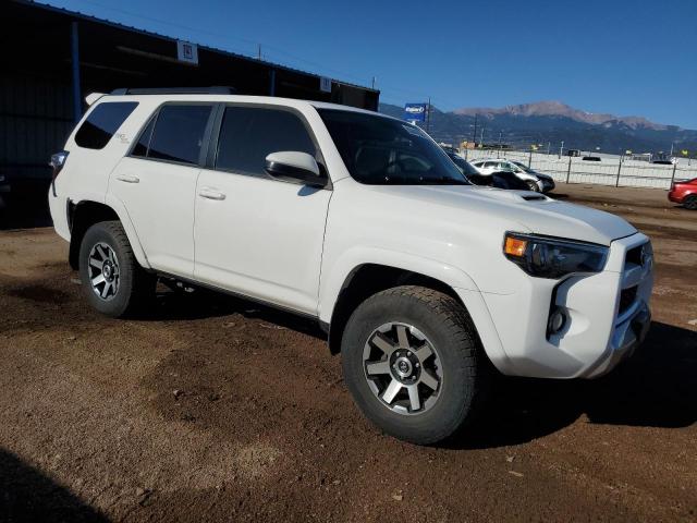 Photo 4 from auction – 2019 TOYOTA 4RUNNER SR with VIN JTEBU5JRXK5678716