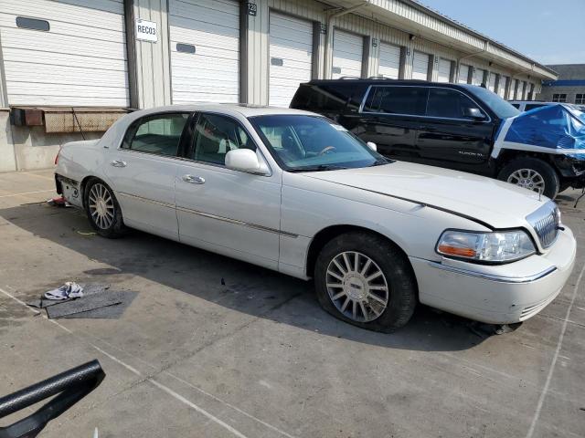 Photo 4 from auction – 2004 LINCOLN TOWN CAR U with VIN 1LNHM83W94Y635355