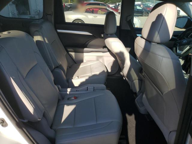 Photo 11 from auction – 2018 TOYOTA HIGHLANDER with VIN 5TDKZRFHXJS547033
