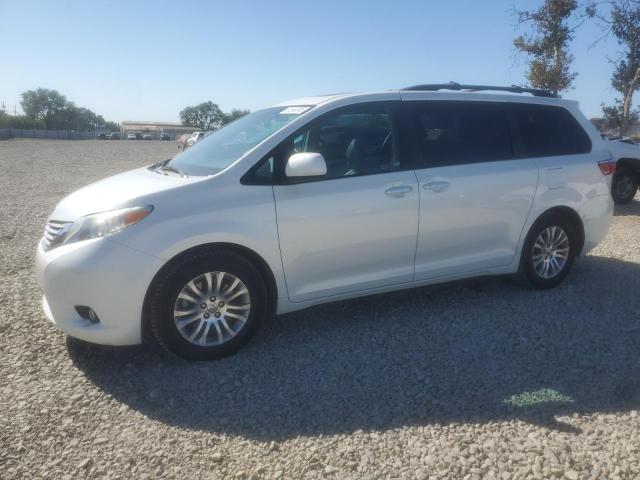 Photo 1 from auction – 2017 TOYOTA SIENNA XLE with VIN 5TDYZ3DC6HS879995