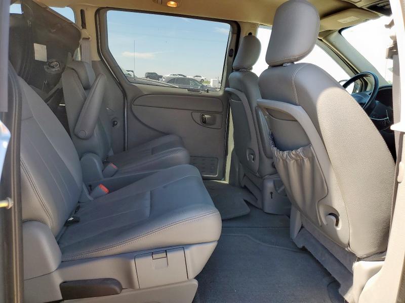 Photo 10 from auction – 2005 CHRYSLER TOWN & COU with VIN 2C8GP54LX5R227669