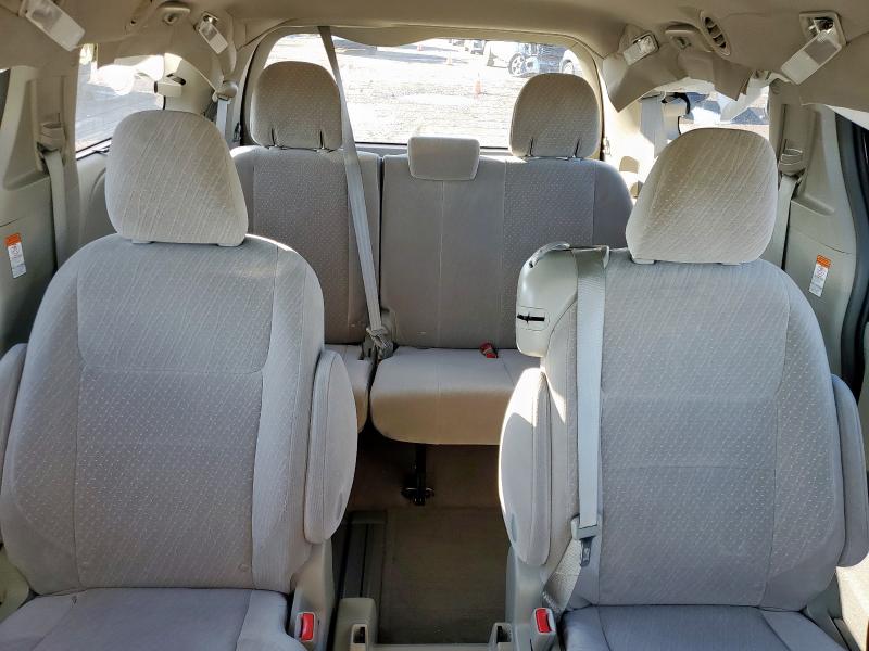 Photo 10 from auction – 2017 TOYOTA SIENNA LE with VIN 5TDKZ3DC2HS900718