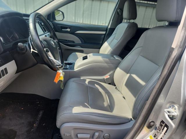 Photo 7 from auction – 2017 TOYOTA HIGHLANDER with VIN 5TDKZRFH2HS226419