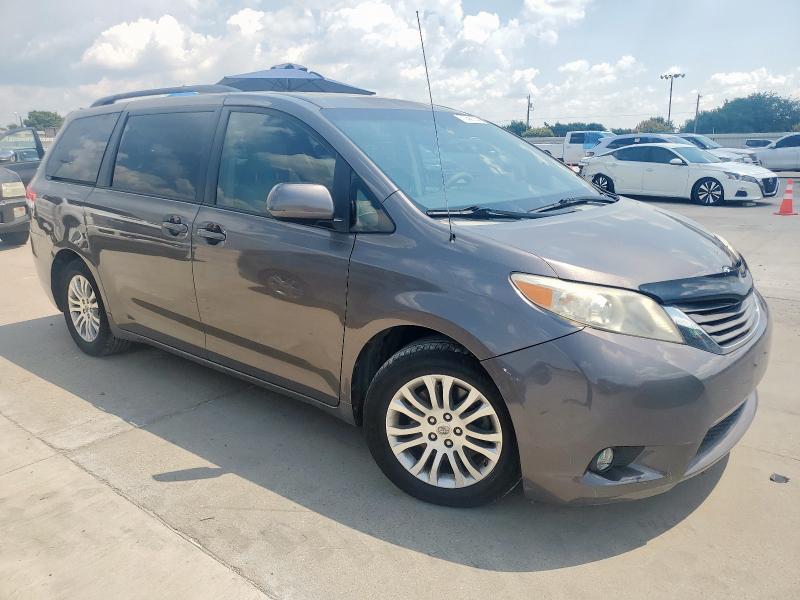 Photo 4 from auction – 2011 TOYOTA SIENNA XLE with VIN 5TDYK3DC2BS147519