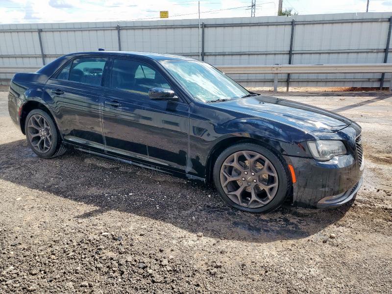 Photo 4 from auction – 2016 CHRYSLER 300 S with VIN 2C3CCABG1GH294975