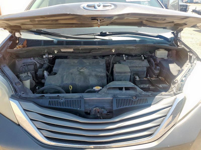 Photo 12 from auction – 2012 TOYOTA SIENNA XLE with VIN 5TDYK3DC1CS279902