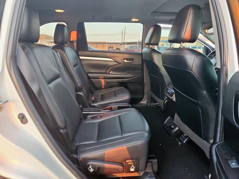 Photo 10 from auction – 2019 TOYOTA HIGHLANDER with VIN 5TDKZRFH8KS571834