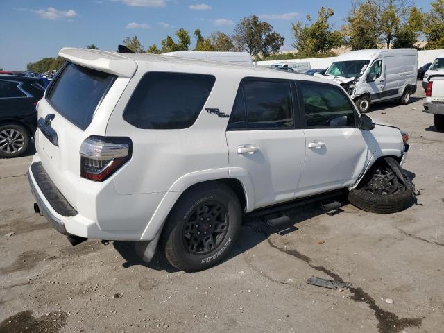 صورة رقم 3 من المزاد - 2018 TOYOTA 4RUNNER SR مع VIN JTEBU5JR0J5603019