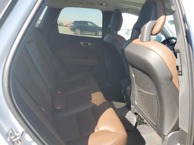 Photo 11 from auction – 2018 VOLVO XC60 T5 with VIN LYV102RK0JB106781
