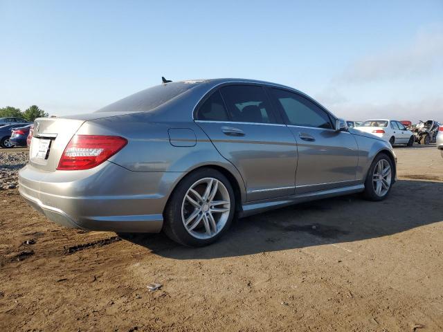 Foto 3 de la subasta – 2013 MERZ C 250 con VIN WDDGF4HB3DA862791