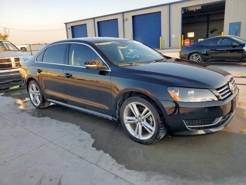 Photo 4 from auction – 2014 VOLKSWAGEN PASSAT SE with VIN 1VWBS7A38EC062009